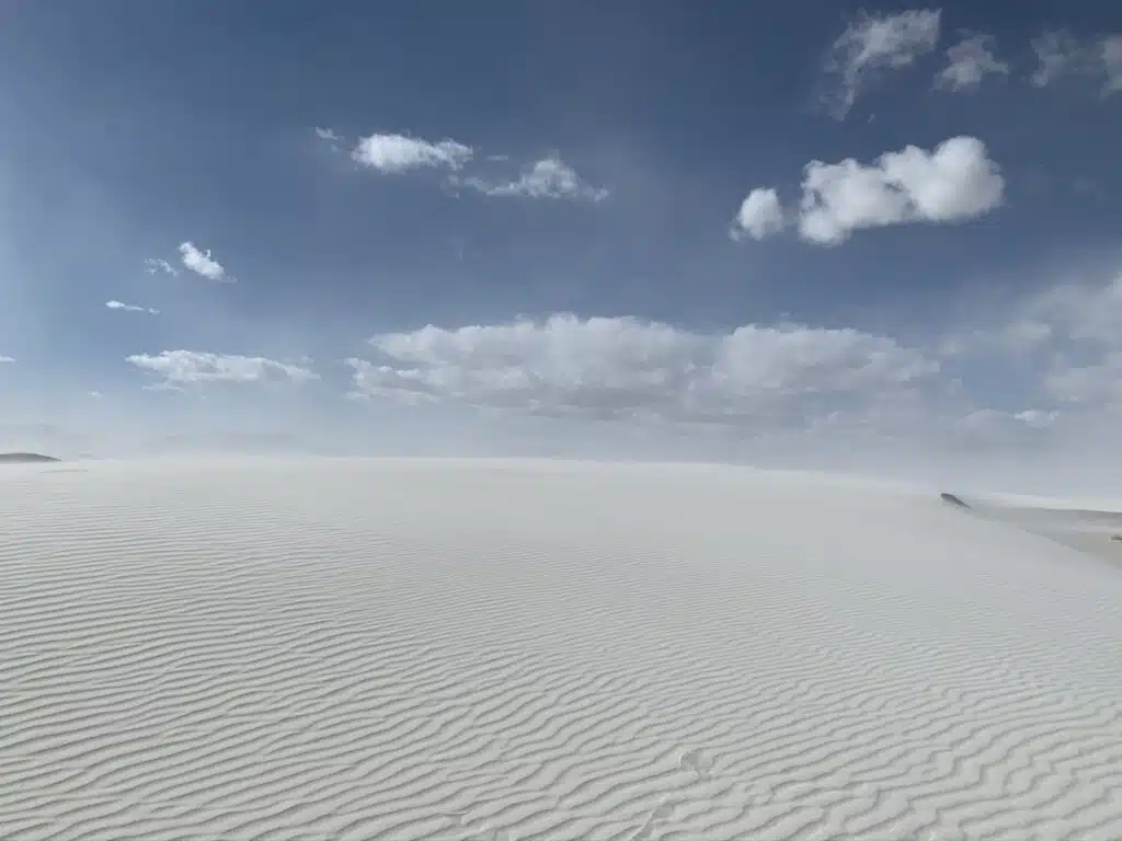 Picture of the White Sands National Park in New Mexico with white sand dunes
